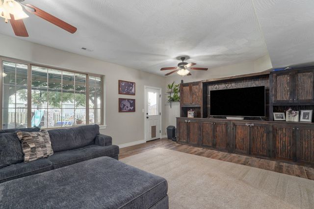 1465 S Appomattox Avenue, Republic, MO 65738