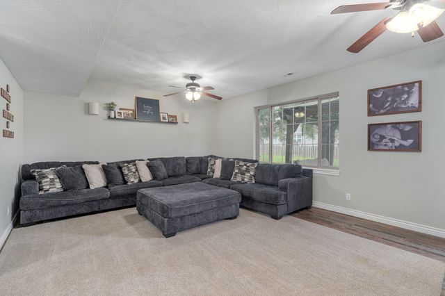 1465 S Appomattox Avenue, Republic, MO 65738
