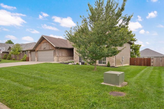 1465 S Appomattox Avenue, Republic, MO 65738
