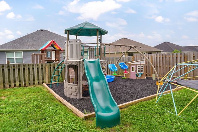 1465 S Appomattox Avenue, Republic, MO 65738