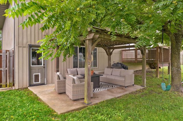 1465 S Appomattox Avenue, Republic, MO 65738