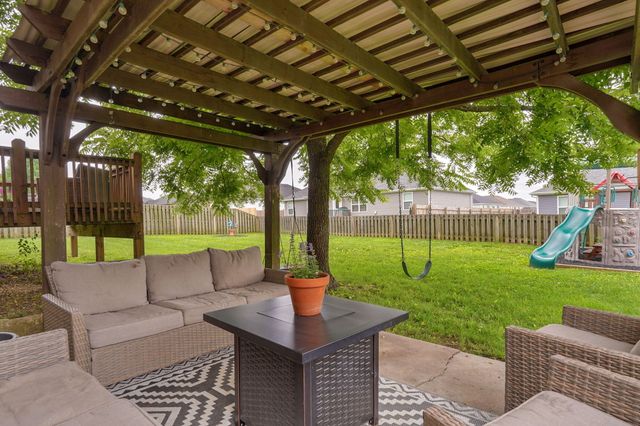 1465 S Appomattox Avenue, Republic, MO 65738