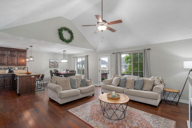 1465 S Appomattox Avenue, Republic, MO 65738