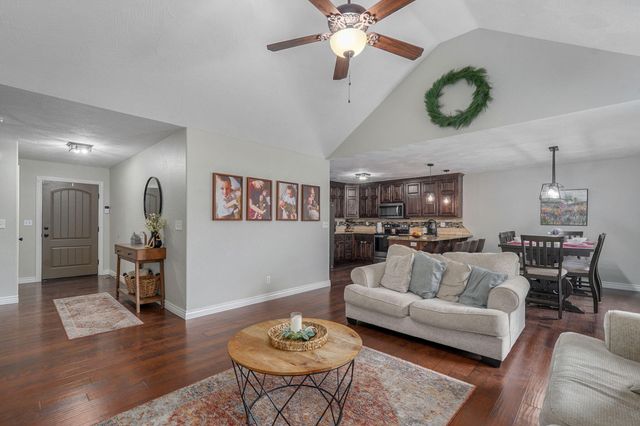 1465 S Appomattox Avenue, Republic, MO 65738