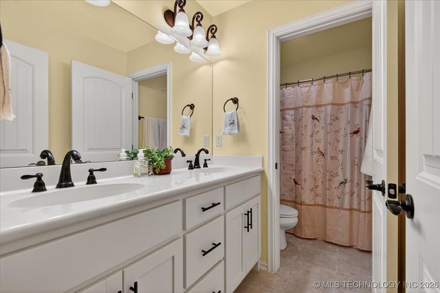 3227 Boardwalk Court, Bartlesville, OK 74006