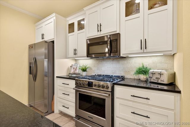 3227 Boardwalk Court, Bartlesville, OK 74006