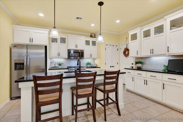 3227 Boardwalk Court, Bartlesville, OK 74006