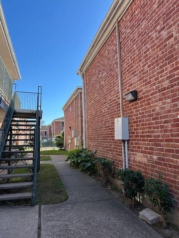 9201 Clarewood Drive 284, Houston, TX 77036