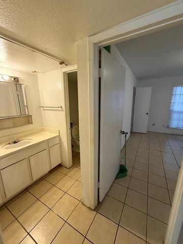 9201 Clarewood Drive 284, Houston, TX 77036