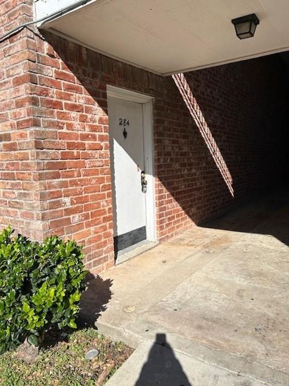 9201 Clarewood Drive 284, Houston, TX 77036