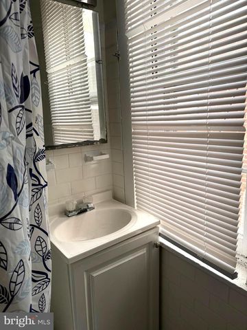 909 S BROOM ST, Wilmington, DE 19805