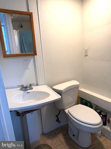 909 S BROOM ST, Wilmington, DE 19805