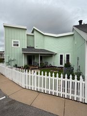 628 Harbor Circle, Azle, TX 76020