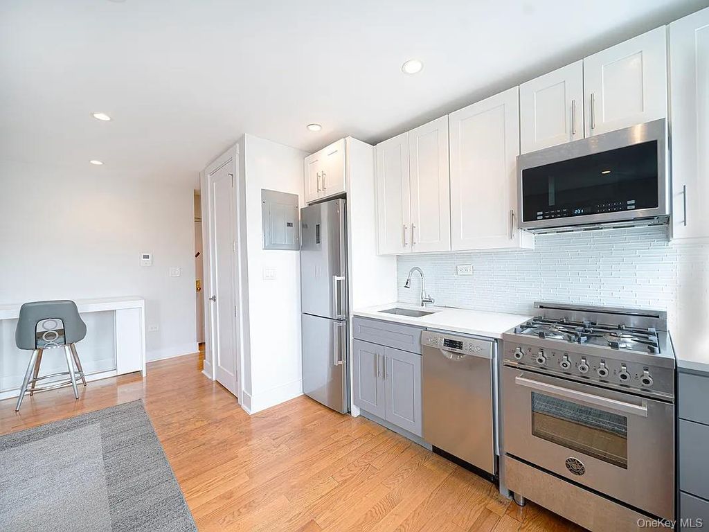 42-22 Ketcham D9, Elmhurst, NY 11373 — photo 2
