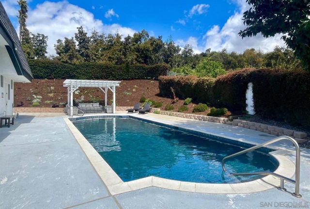 9431 W Lilac Rd, Escondido, CA 92026