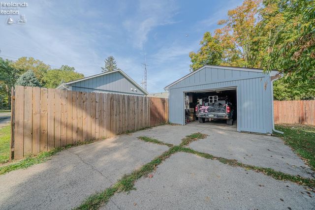 N 102 Pleasant Street, Norwalk, OH 44857