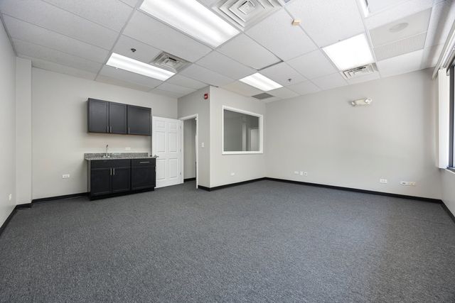 1111 Burlington Avenue 105, Lisle, IL 60532