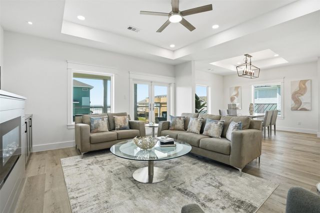 18 Blue Heron Circle, Jamaica Beach, TX 77554