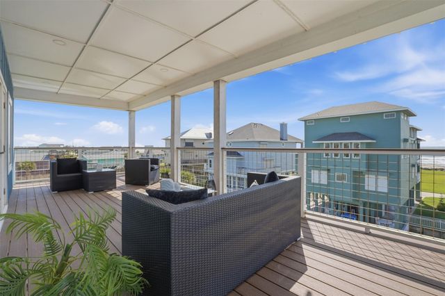 18 Blue Heron Circle, Jamaica Beach, TX 77554