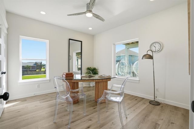 18 Blue Heron Circle, Jamaica Beach, TX 77554