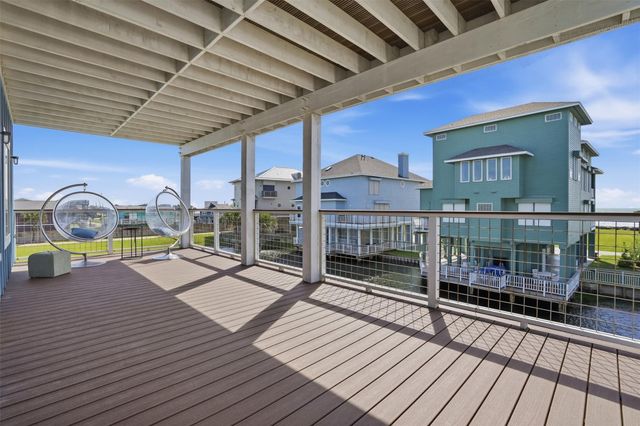18 Blue Heron Circle, Jamaica Beach, TX 77554