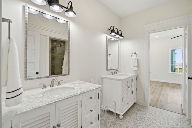 18 Blue Heron Circle, Jamaica Beach, TX 77554