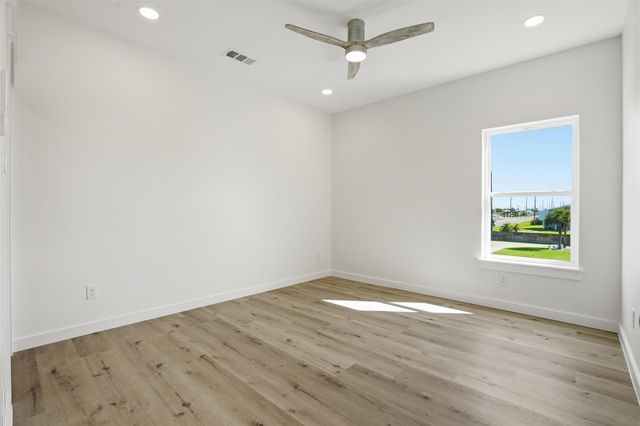 18 Blue Heron Circle, Jamaica Beach, TX 77554