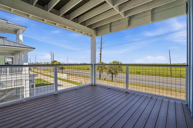 18 Blue Heron Circle, Jamaica Beach, TX 77554