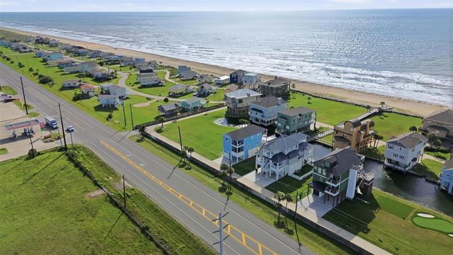 18 Blue Heron Circle, Jamaica Beach, TX 77554