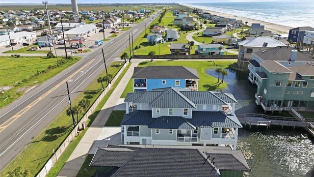 18 Blue Heron Circle, Jamaica Beach, TX 77554