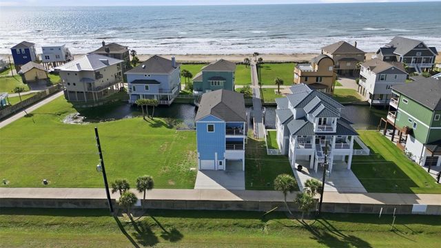 18 Blue Heron Circle, Jamaica Beach, TX 77554