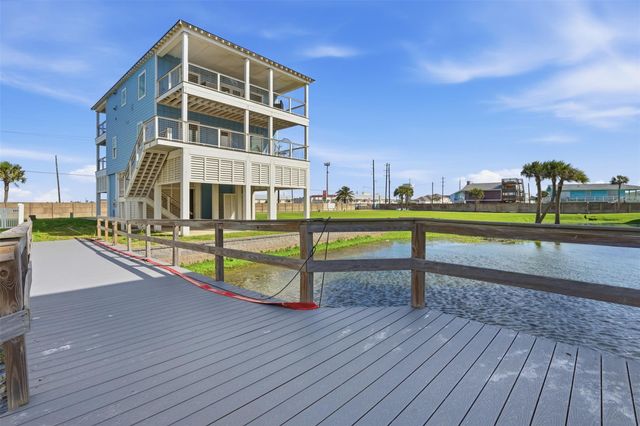 18 Blue Heron Circle, Jamaica Beach, TX 77554