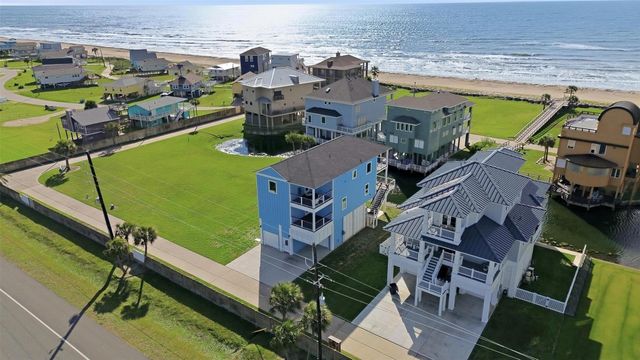 18 Blue Heron Circle, Jamaica Beach, TX 77554