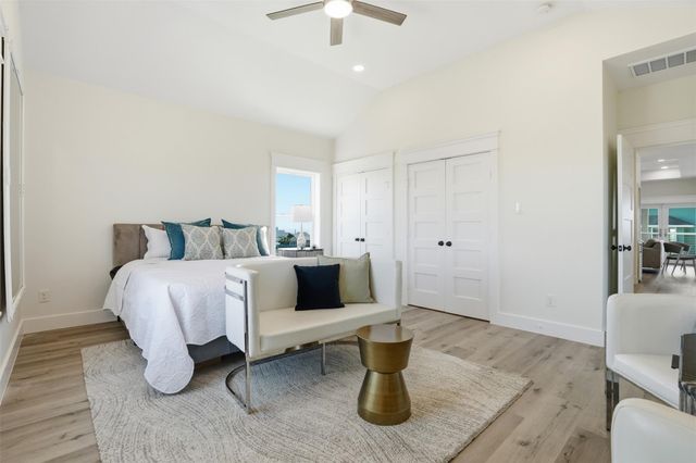 18 Blue Heron Circle, Jamaica Beach, TX 77554