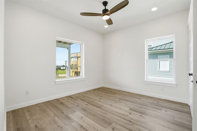 18 Blue Heron Circle, Jamaica Beach, TX 77554