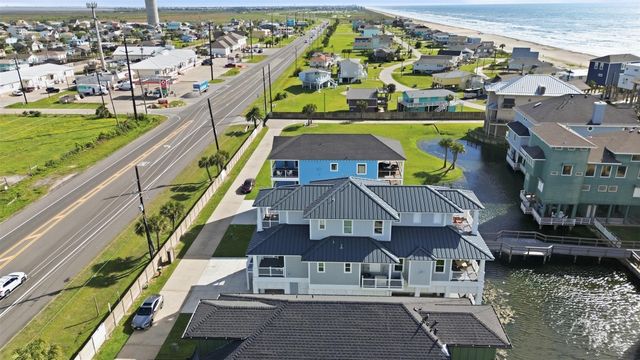 18 Blue Heron Circle, Jamaica Beach, TX 77554