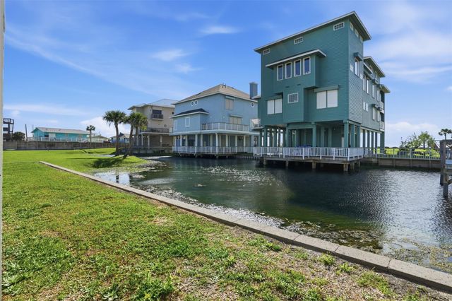 18 Blue Heron Circle, Jamaica Beach, TX 77554