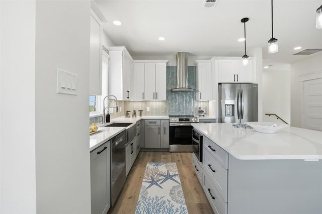18 Blue Heron Circle, Jamaica Beach, TX 77554