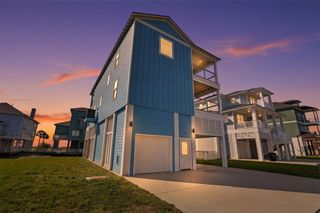 18 Blue Heron Circle, Jamaica Beach, TX 77554