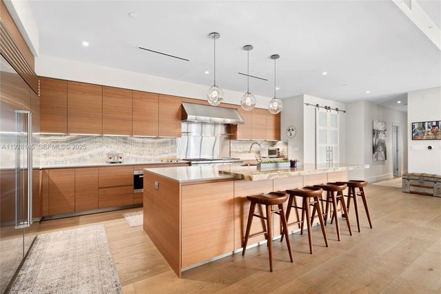 3581 E Glencoe St 403, Miami, FL 33133