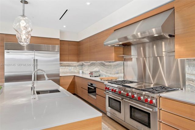 3581 E Glencoe St 403, Miami, FL 33133