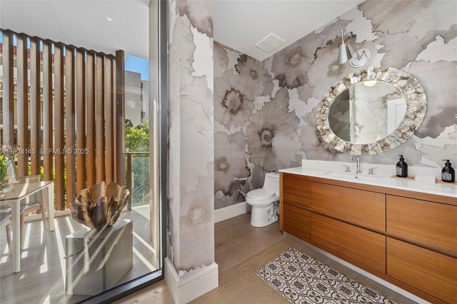 3581 E Glencoe St 403, Miami, FL 33133