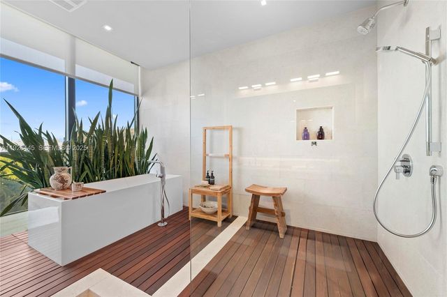 3581 E Glencoe St 403, Miami, FL 33133