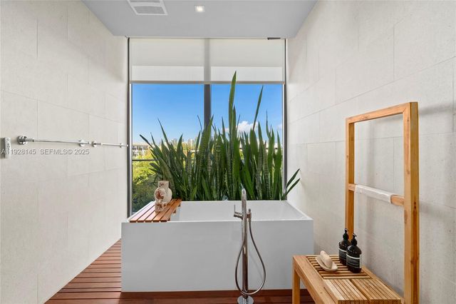 3581 E Glencoe St 403, Miami, FL 33133