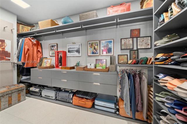 3581 E Glencoe St 403, Miami, FL 33133