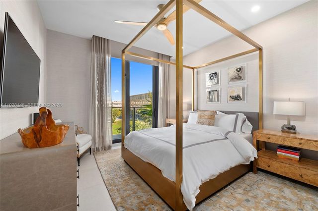 3581 E Glencoe St 403, Miami, FL 33133