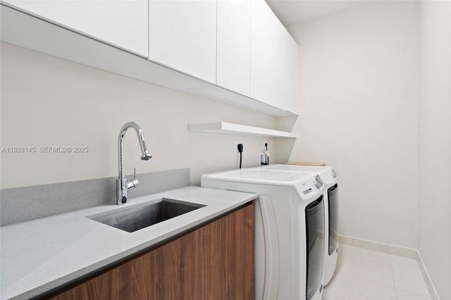 3581 E Glencoe St 403, Miami, FL 33133