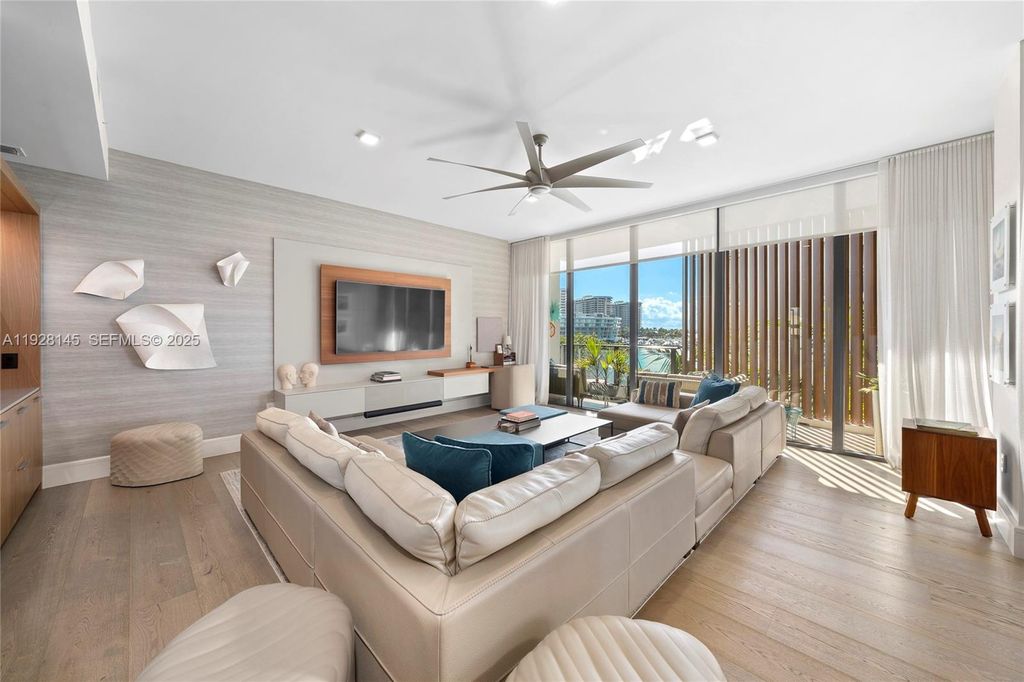 3581 E Glencoe St 403, Miami, FL 33133