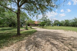 130 Anderson LN, Red Rock, TX 78662
