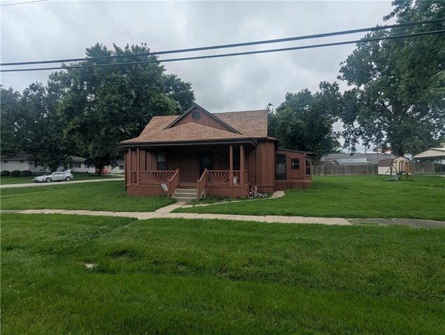 104 S 4th Street, Garden City, MO 64747